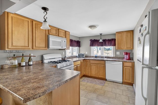 18 Wilson St, Dartmouth, MA 02748