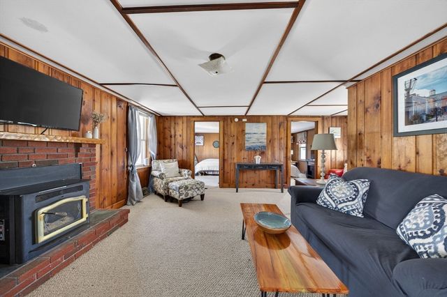 18 Wilson St, Dartmouth, MA 02748