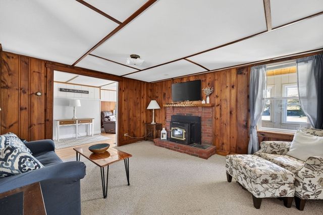 18 Wilson St, Dartmouth, MA 02748