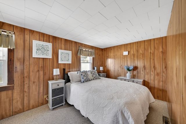 18 Wilson St, Dartmouth, MA 02748