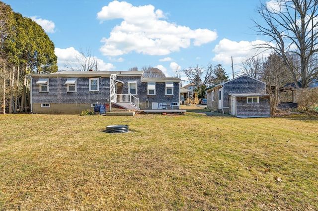 18 Wilson St, Dartmouth, MA 02748