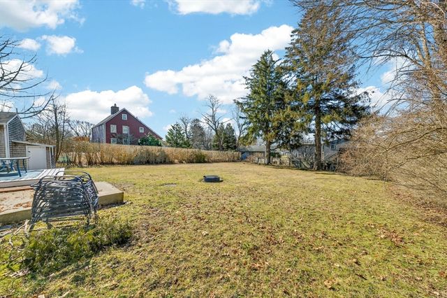 18 Wilson St, Dartmouth, MA 02748