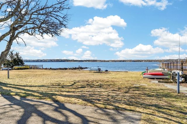 18 Wilson St, Dartmouth, MA 02748