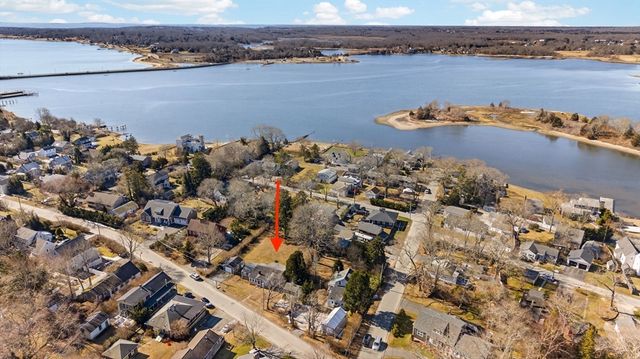 18 Wilson St, Dartmouth, MA 02748