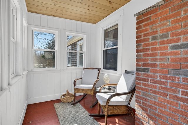 18 Wilson St, Dartmouth, MA 02748