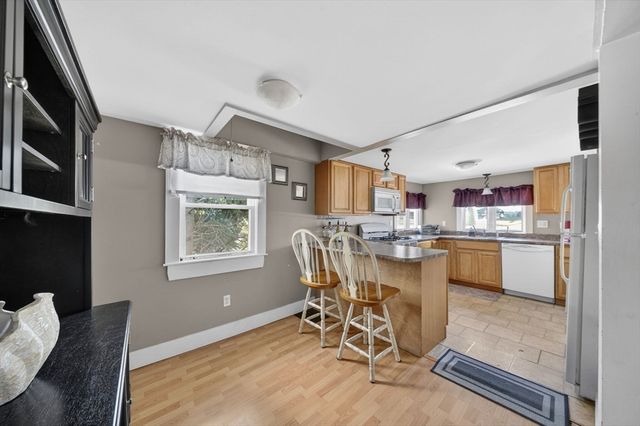 18 Wilson St, Dartmouth, MA 02748