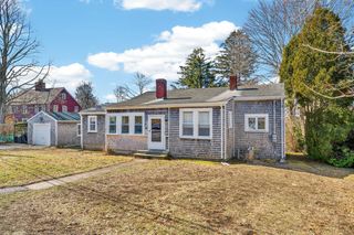 18 Wilson St, Dartmouth, MA 02748