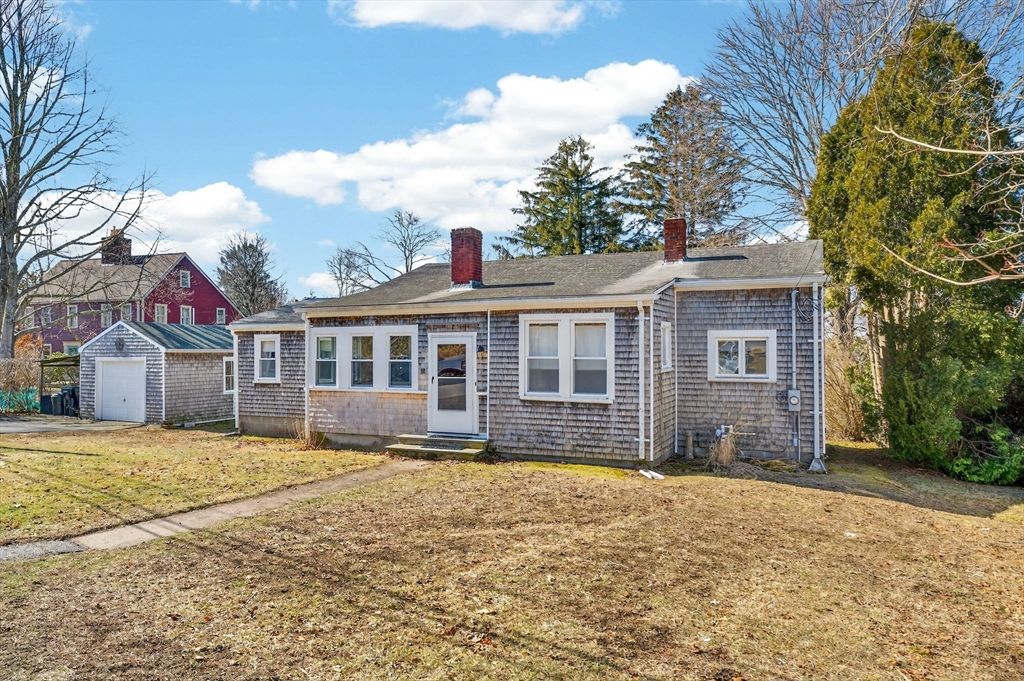 18 Wilson St, Dartmouth, MA 02748