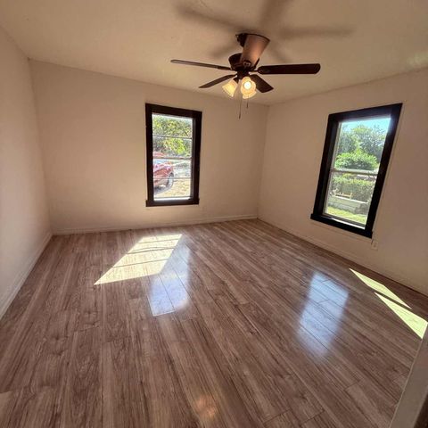 309 W Hull Street, Denison, TX 75020