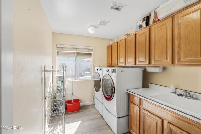 1241 E CAPTAIN DREYFUS Avenue, Phoenix, AZ 85022