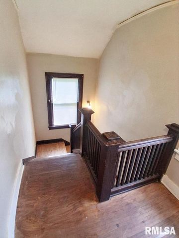 810 N DOUGLAS Street, Peoria, IL 61606