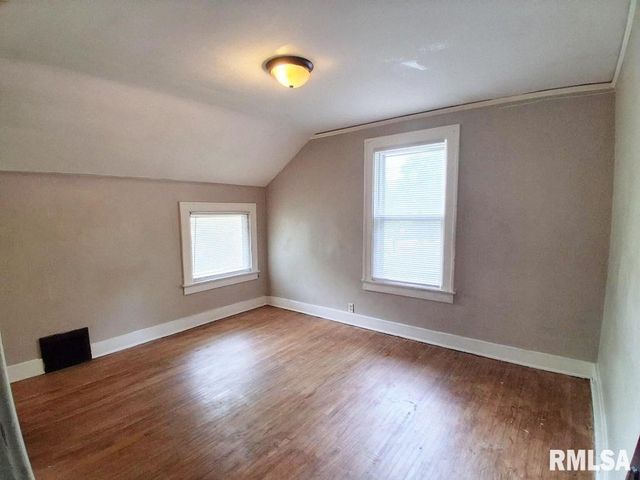 810 N DOUGLAS Street, Peoria, IL 61606