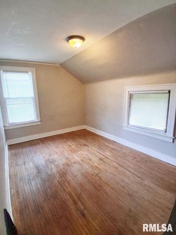 810 N DOUGLAS Street, Peoria, IL 61606