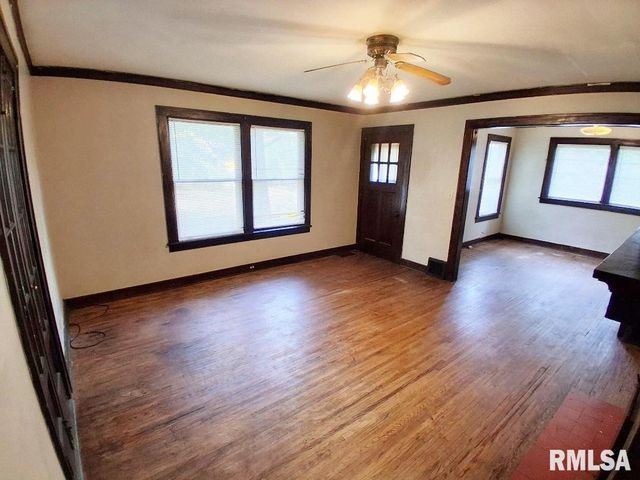 810 N DOUGLAS Street, Peoria, IL 61606