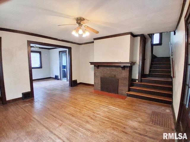 810 N DOUGLAS Street, Peoria, IL 61606