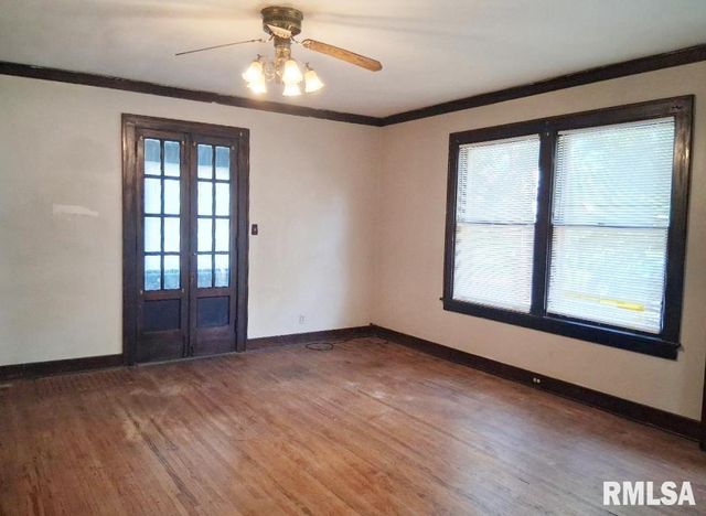 810 N DOUGLAS Street, Peoria, IL 61606