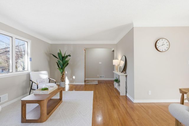 1031 Burgess Street, Saint Paul, MN 55103