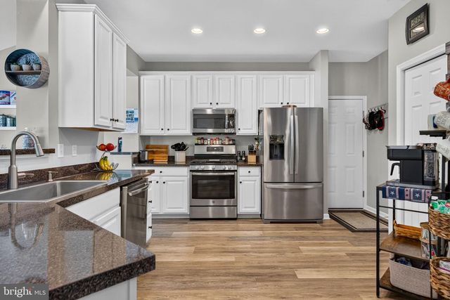 414 ARNOLD DR, Florence, NJ 08518