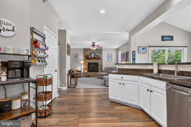 414 ARNOLD DR, Florence, NJ 08518