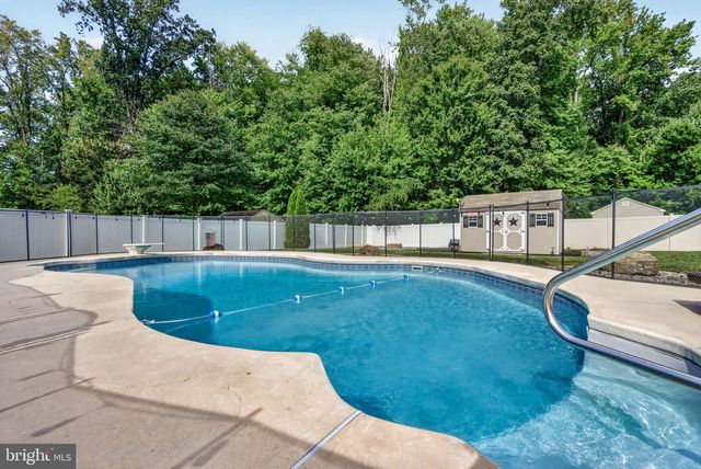 414 ARNOLD DR, Florence, NJ 08518