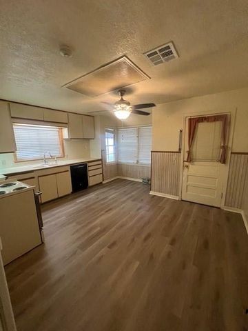 405 19th Street N, Texas City, TX 77590