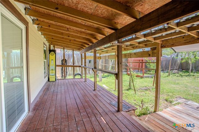 2203 E Trinity Street, Victoria, TX 77901