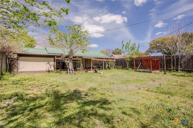 2203 E Trinity Street, Victoria, TX 77901