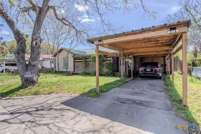 2203 E Trinity Street, Victoria, TX 77901