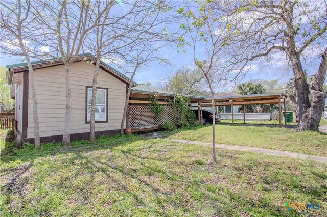 2203 E Trinity Street, Victoria, TX 77901
