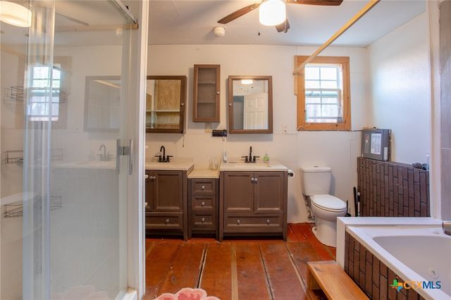 2203 E Trinity Street, Victoria, TX 77901