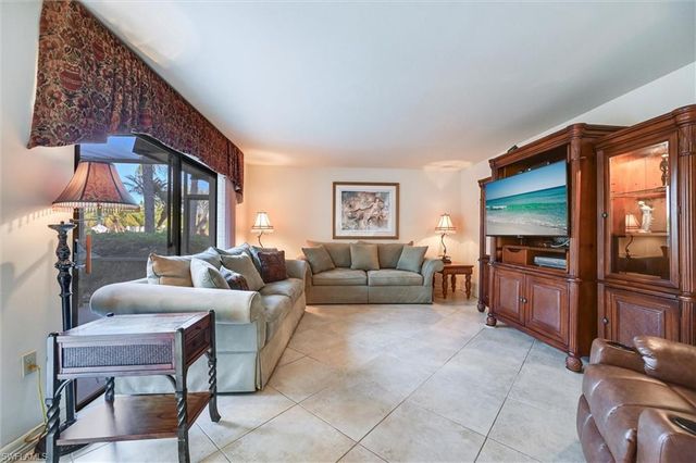 185 Lake Point LN 8B, Naples, FL 34112