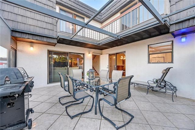 185 Lake Point LN 8B, Naples, FL 34112