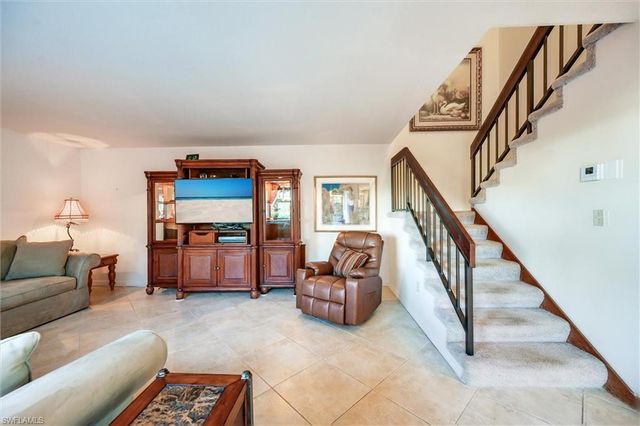 185 Lake Point LN 8B, Naples, FL 34112