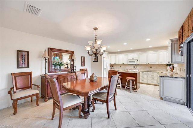 185 Lake Point LN 8B, Naples, FL 34112