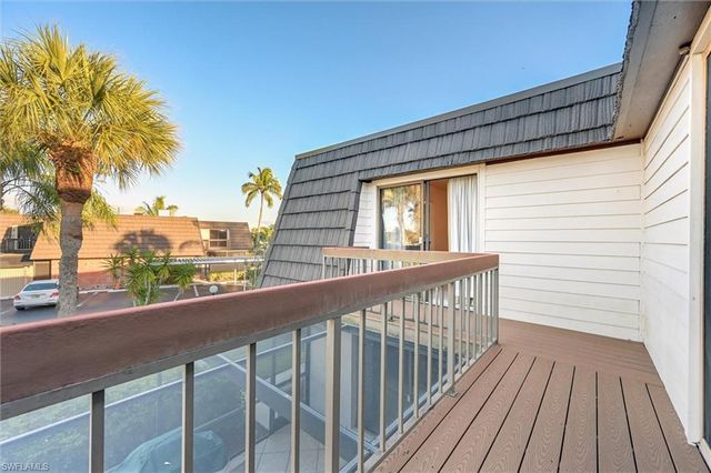 185 Lake Point LN 8B, Naples, FL 34112