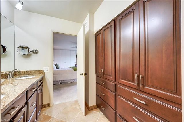 185 Lake Point LN 8B, Naples, FL 34112