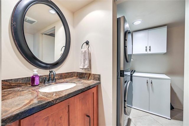 185 Lake Point LN 8B, Naples, FL 34112