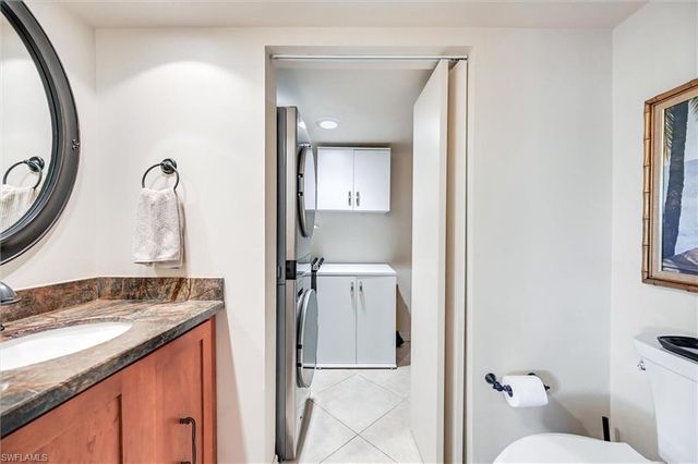 185 Lake Point LN 8B, Naples, FL 34112