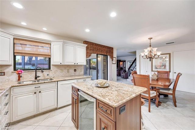 185 Lake Point LN 8B, Naples, FL 34112