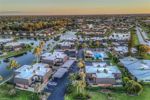 185 Lake Point LN 8B, Naples, FL 34112