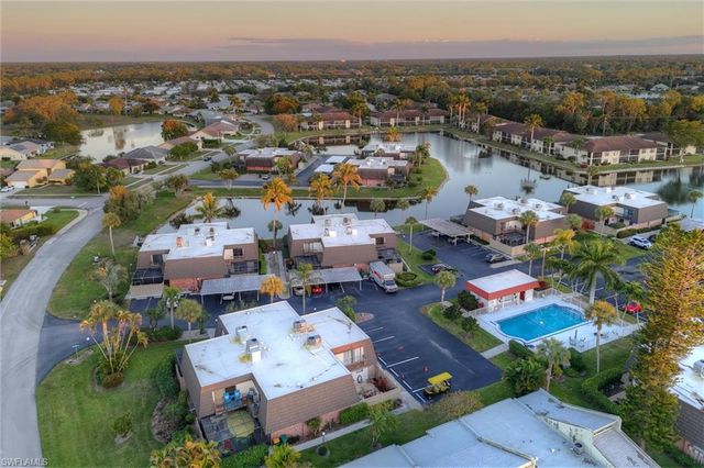 185 Lake Point LN 8B, Naples, FL 34112