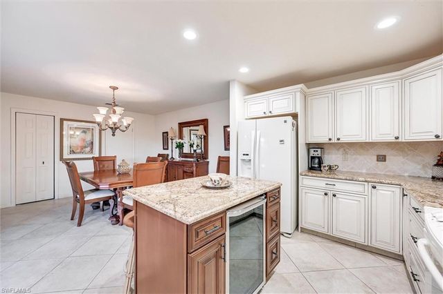 185 Lake Point LN 8B, Naples, FL 34112