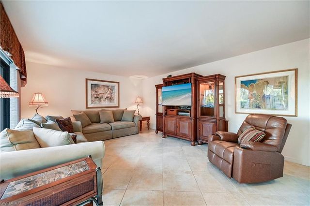 185 Lake Point LN 8B, Naples, FL 34112