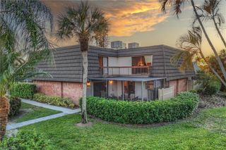 185 Lake Point LN 8B, Naples, FL 34112