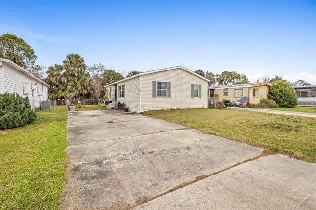 122 LEISURE WORLD DRIVE N, Debary, FL 32713
