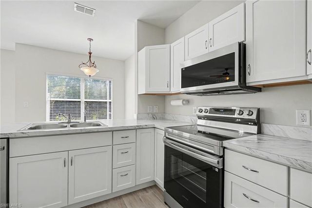6081 Lake Front DR, Fort Myers, FL 33908