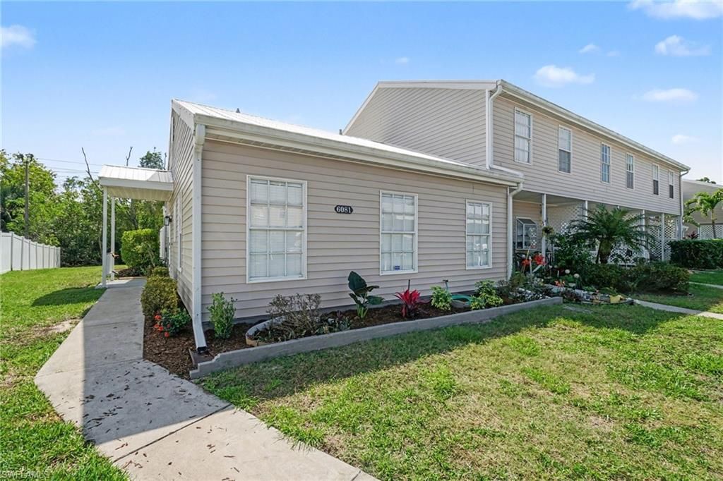 6081 Lake Front DR, FORT MYERS, FL 33908 — photo 2