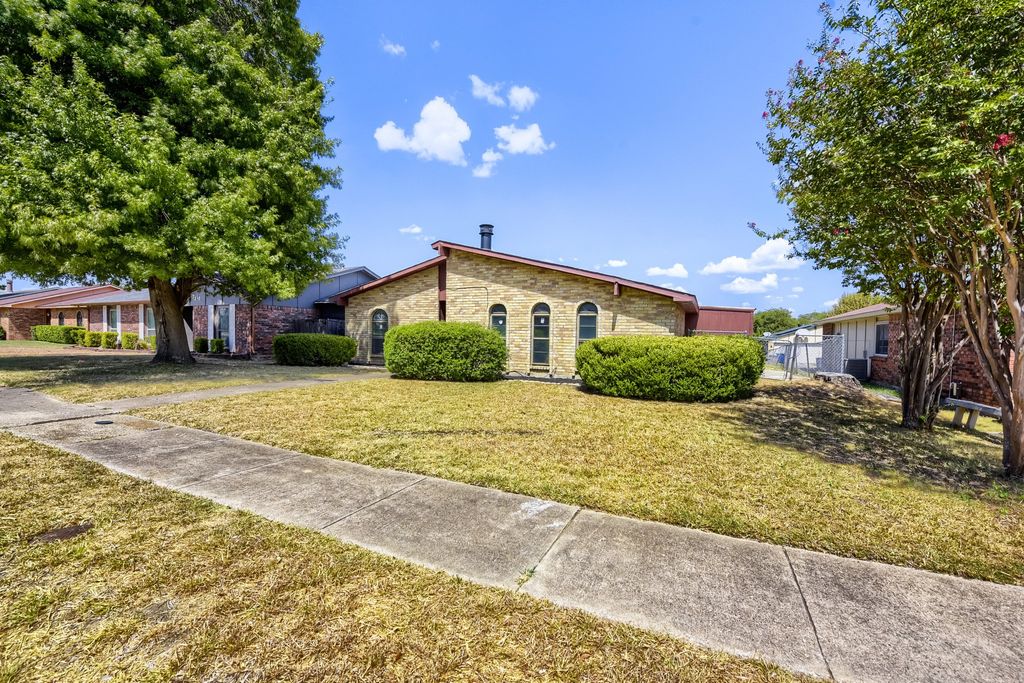 7209 Flameleaf Place, Dallas, TX 75249 — photo 2