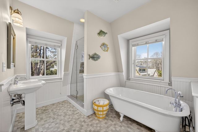474 Davisville Rd, Falmouth, MA 02536