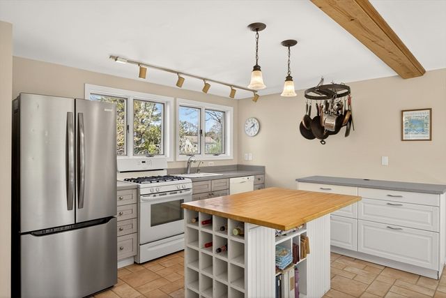 474 Davisville Rd, Falmouth, MA 02536